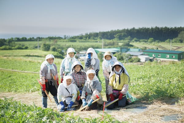 長野県の小さな集落を拠点に、　日本全国を飛び回って “今”を撮り続ける写真家