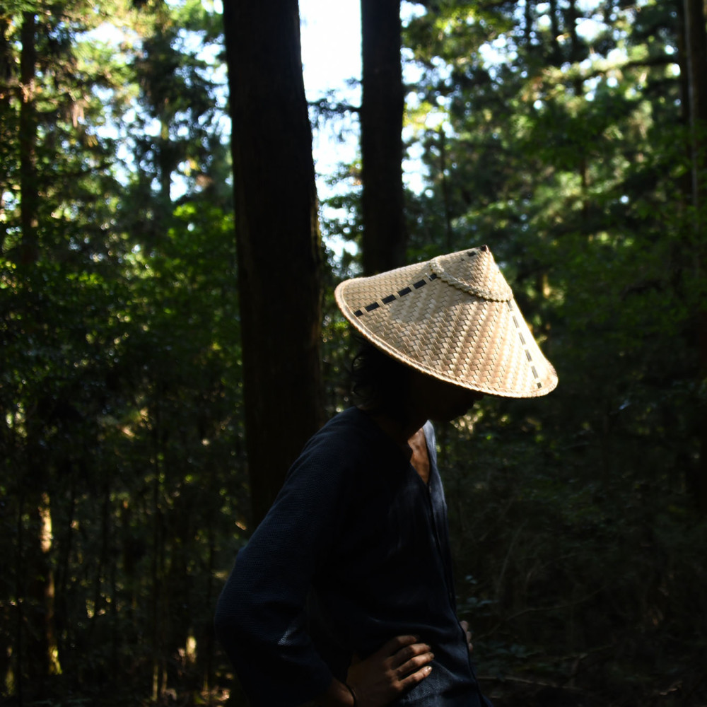 自然にも人にも、どこまで優しくなれるか。目に見えない土中の世界を見据える環境改善活動家と、熊野古道を歩く。